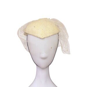 Fedoria Womens Cream Straw & Silk Fascinator With Tulle & Floral Accent OS
